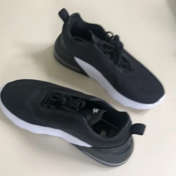Nike Air Max Motion 2 Woman shoes size 7