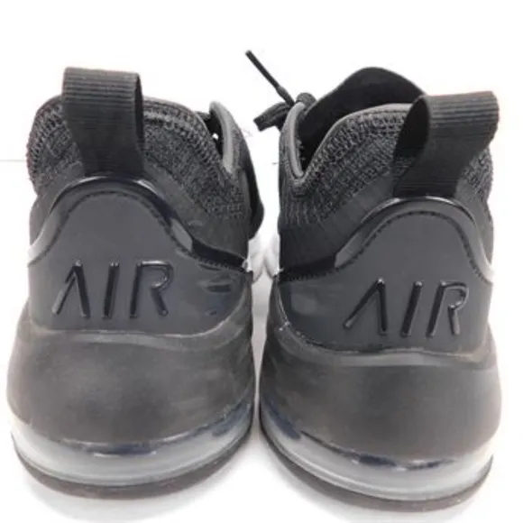 Nike Air Max Motion 2 Woman shoes size 7