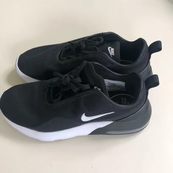 Nike Air Max Motion 2 Woman shoes size 7