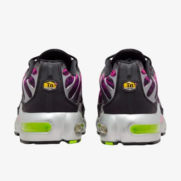 Nike Air Max Plus EMEABoys' Grade School/Shoes/Casual Running Sneakers