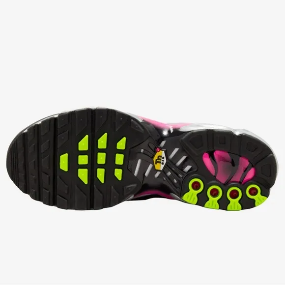 Nike Air Max Plus EMEABoys' Grade School/Shoes/Casual Running Sneakers