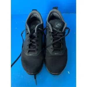 Nike Air Max Tavas Mens Black Grey Running Shoes Sneakers 705149-010 Size 8