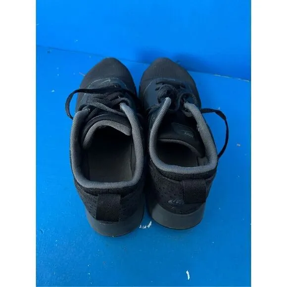 Nike Air Max Tavas Mens Black Grey Running Shoes Sneakers 705149-010 Size 8