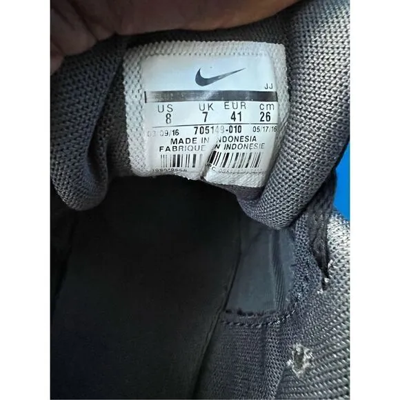 Nike Air Max Tavas Mens Black Grey Running Shoes Sneakers 705149-010 Size 8