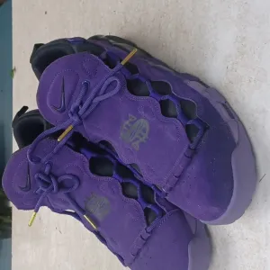 Nike Air Mor Money