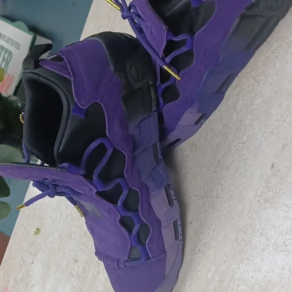 Nike Air Mor Money