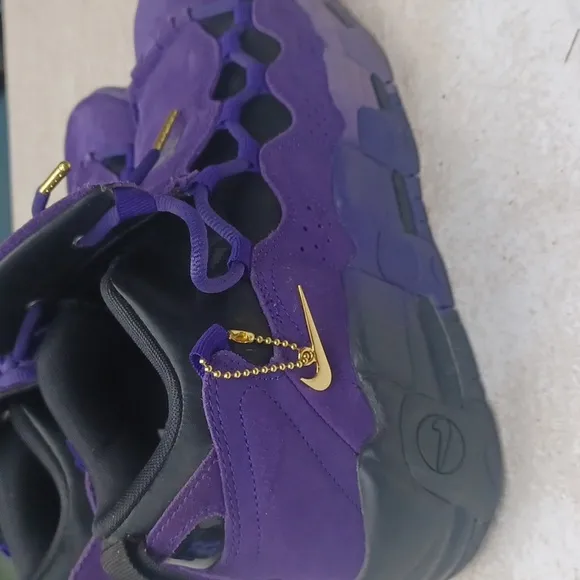 Nike Air Mor Money