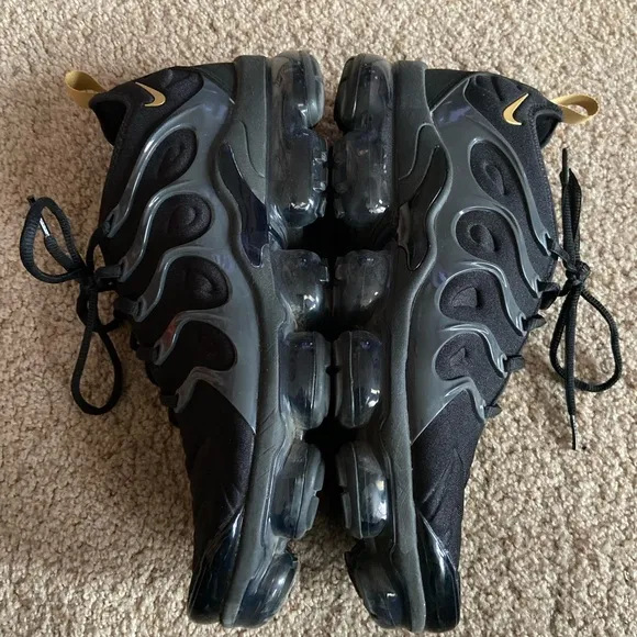 Nike Air Vapormax Plus Men's Black Sneakers