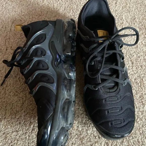 Nike Air Vapormax Plus Men's Black Sneakers