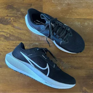 Nike Air Zoom Pegasus 40 black white running athletic shoes ladies 9‎ NWOB