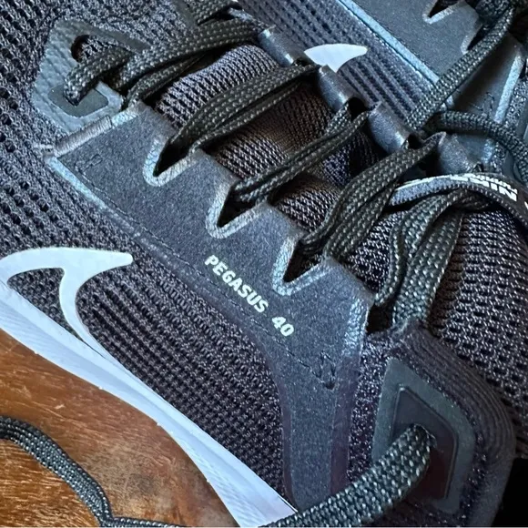 Nike Air Zoom Pegasus 40 black white running athletic shoes ladies 9‎ NWOB