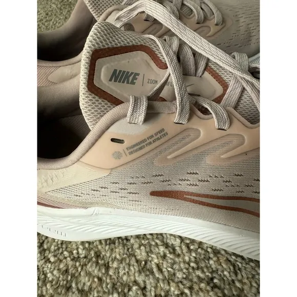 Nike Air Zoom Running Shoes Flyknit Lightweight Athletic Sneakers Size 9