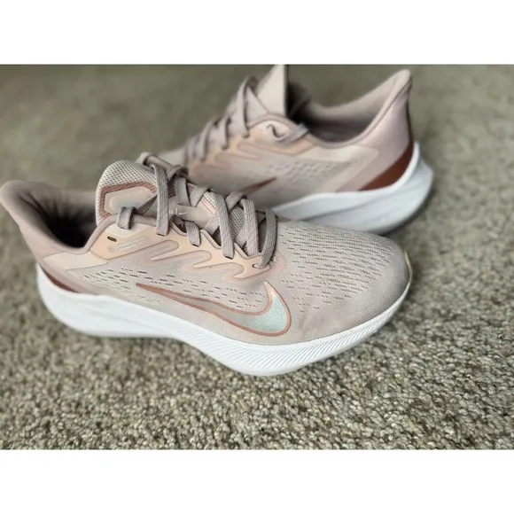 Nike Air Zoom Running Shoes Flyknit Lightweight Athletic Sneakers Size 9