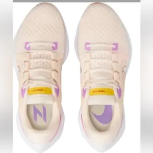 Nike Air Zoom Vomero 16 Running Shoes
