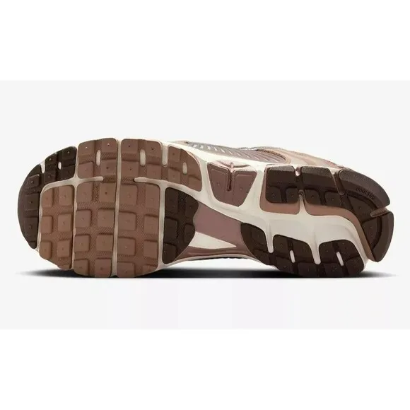 Nike Air Zoom Vomero 5 Dusted Clay Men’s Size 10.5 Running Shoes HF1553-200