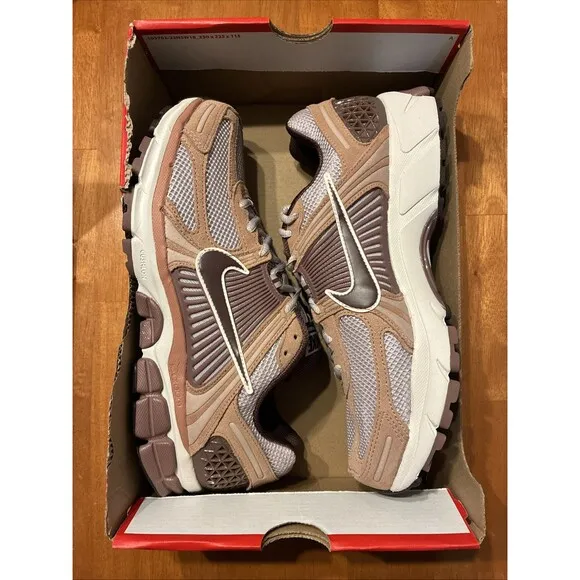 Nike Air Zoom Vomero 5 Dusted Clay Men’s Size 10.5 Running Shoes HF1553-200