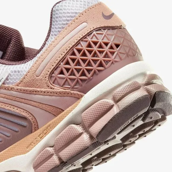 Nike Air Zoom Vomero 5 Dusted Clay Men’s Size 10.5 Running Shoes HF1553-200