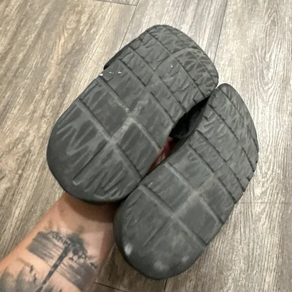 Nike Benassi Solarsoft Sandals Slides Size 9 Black Slippers On 705474-091
