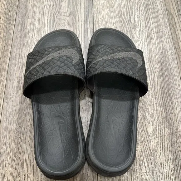 Nike Benassi Solarsoft Sandals Slides Size 9 Black Slippers On 705474-091