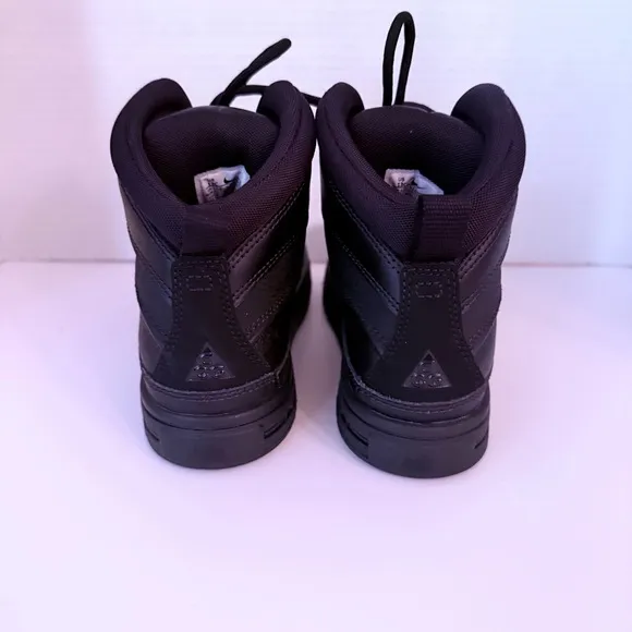 Nike Black Weather-Resistant Boots for Outdoor Durability