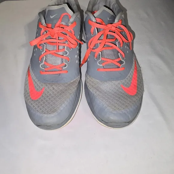 Nike FS Lite Run 2 Women’s Size 8 Gray/Hot Pink