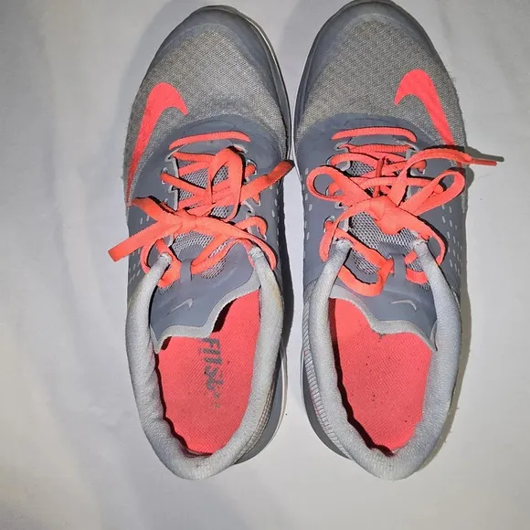 Nike FS Lite Run 2 Women’s Size 8 Gray/Hot Pink