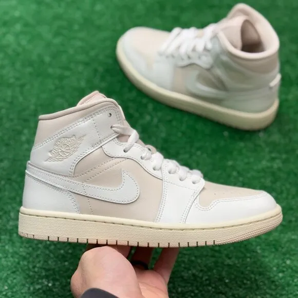 Nike Jordan 1 Mid Legend Light Brown Womens Shoes BQ6472-201 VNDS Sz 7.5