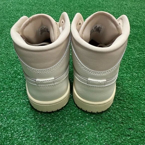 Nike Jordan 1 Mid Legend Light Brown Womens Shoes BQ6472-201 VNDS Sz 7.5