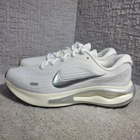 Nike Journey Run Womens Size 9 US White Metallic Silver Running Shoes FJ7765-104