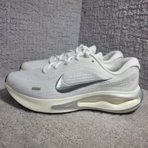 Nike Journey Run Womens Size 9 US White Metallic Silver Running Shoes FJ7765-104