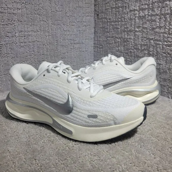 Nike Journey Run Womens Size 9 US White Metallic Silver Running Shoes FJ7765-104