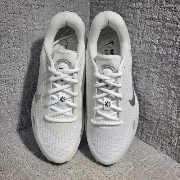 Nike Journey Run Womens Size 9 US White Metallic Silver Running Shoes FJ7765-104