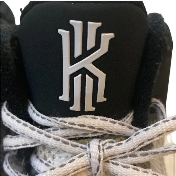 Nike Kyrie Flytrap 4 Basketball 'Black CoolGrey' White Shoes Men’s Size 7.5