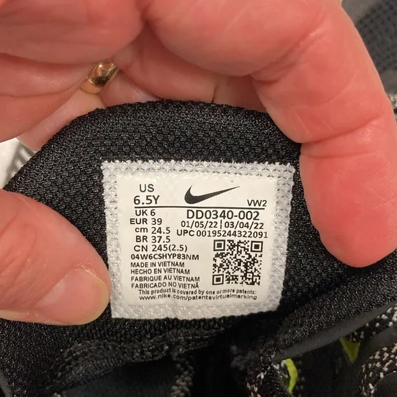 Nike KYRIE FLYTRAP black anthracite basketball sneaker shoe 6.5y
