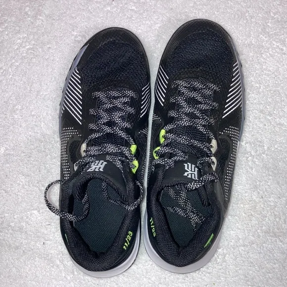 Nike KYRIE FLYTRAP black anthracite basketball sneaker shoe 6.5y