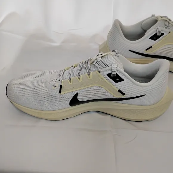 Nike Pegasus 40 Air Zoom Running Shoes Women's 10 1/2