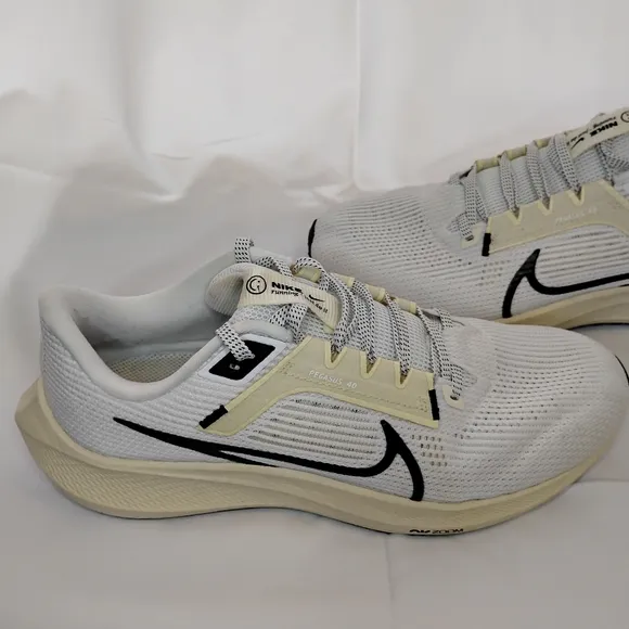 Nike Pegasus 40 Air Zoom Running Shoes Women's 10 1/2