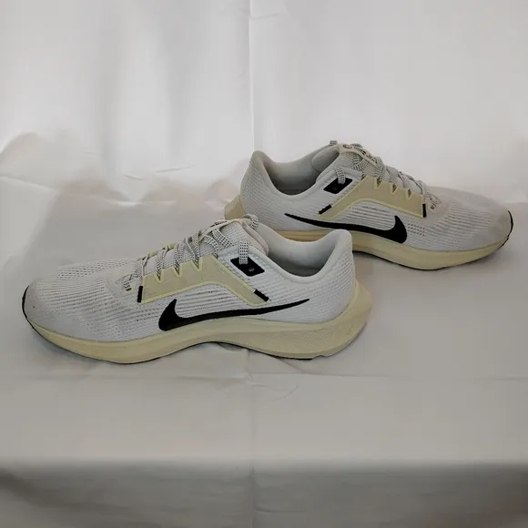 Nike Pegasus 40 Air Zoom Running Shoes Women's 10 1/2