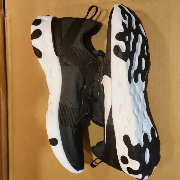 Nike React element 55 men's size 8 black