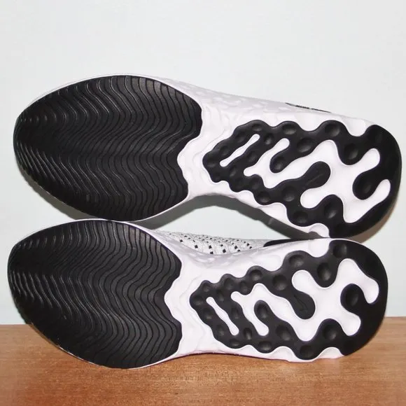 Nike React Phantom Run Flyknit 2 Oreo Shoes Mens 9.5 White Black