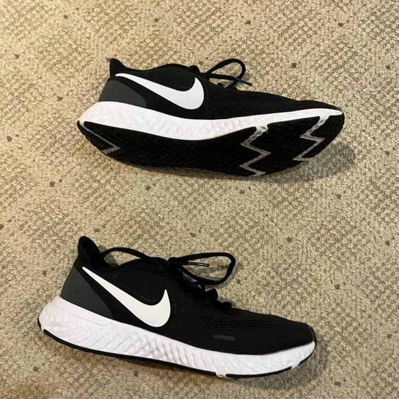 Nike Revolution 5 Running Shoes.