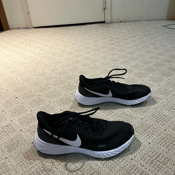 Nike Revolution 5 Running Shoes.