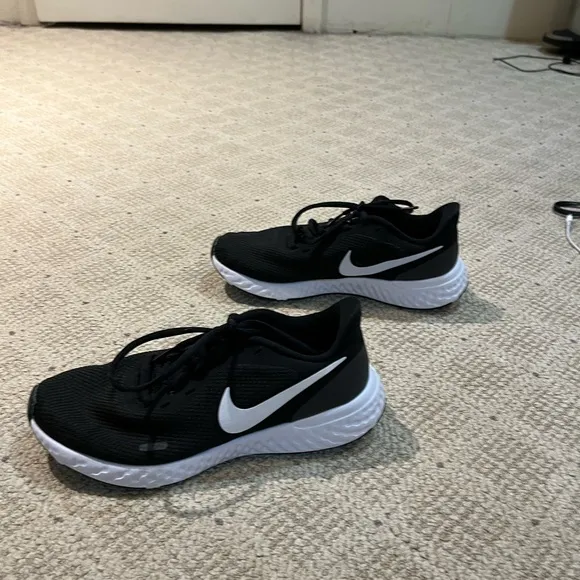 Nike Revolution 5 Running Shoes.