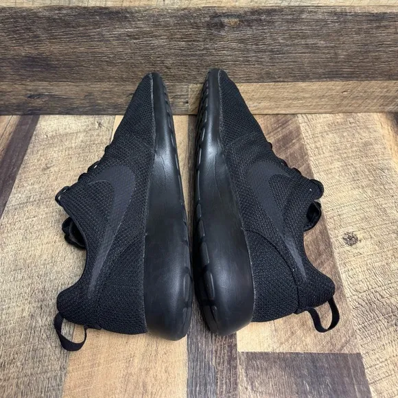 Nike Roshe One Triple Black Athletic Running Sneakers Size 13 Men’s - 511881-026