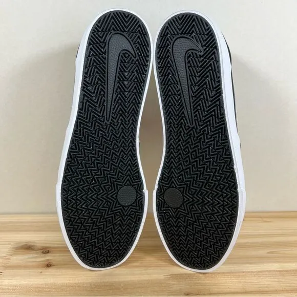 Nike SB Charge Canvas casual skate sneakers Mens 11 Black White NEW
