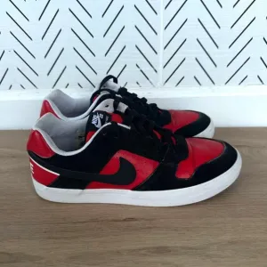 ✨Nike SB Skateboard Delta Force Mens Shoes Sneakers Sz 9 .5 Black Red 942237-006