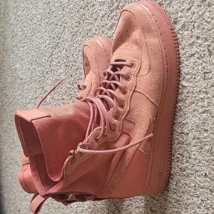 Nike SF Air Force AF1 dusty peach hightop sneaker shoes size 11.5