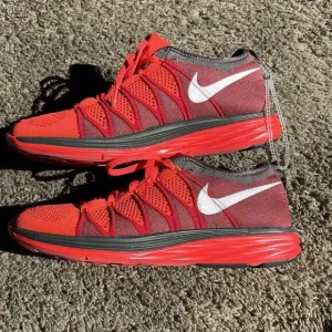 Nike Shoes Men Size 8.5 Flyknit lunar 2 Light Crimson Orange 620465 2013‎