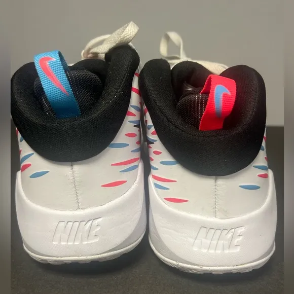 Nike Team Hustled D 9 Light, Basketball Shoes, Size:7Y, Pre-Owned Good condition