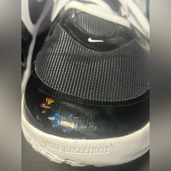 Nike Team Hustled D 9 Light, Basketball Shoes, Size:7Y, Pre-Owned Good condition